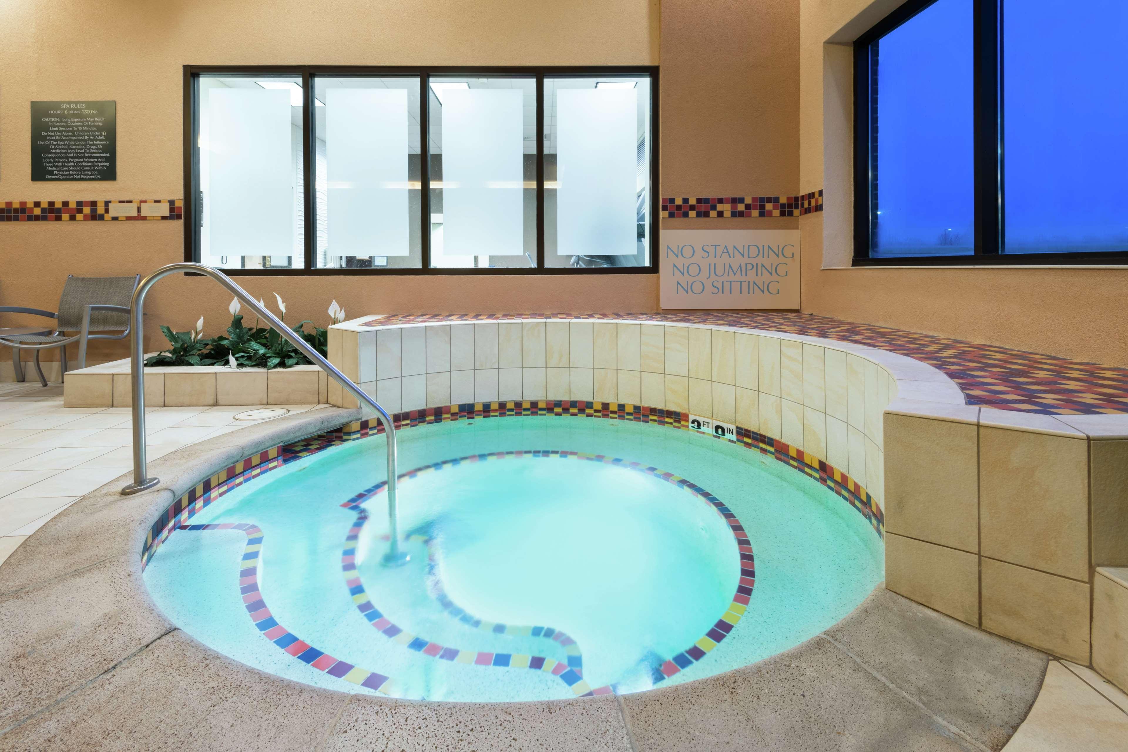 Hotel Embassy By Hilton Saint Louis Saint Charles