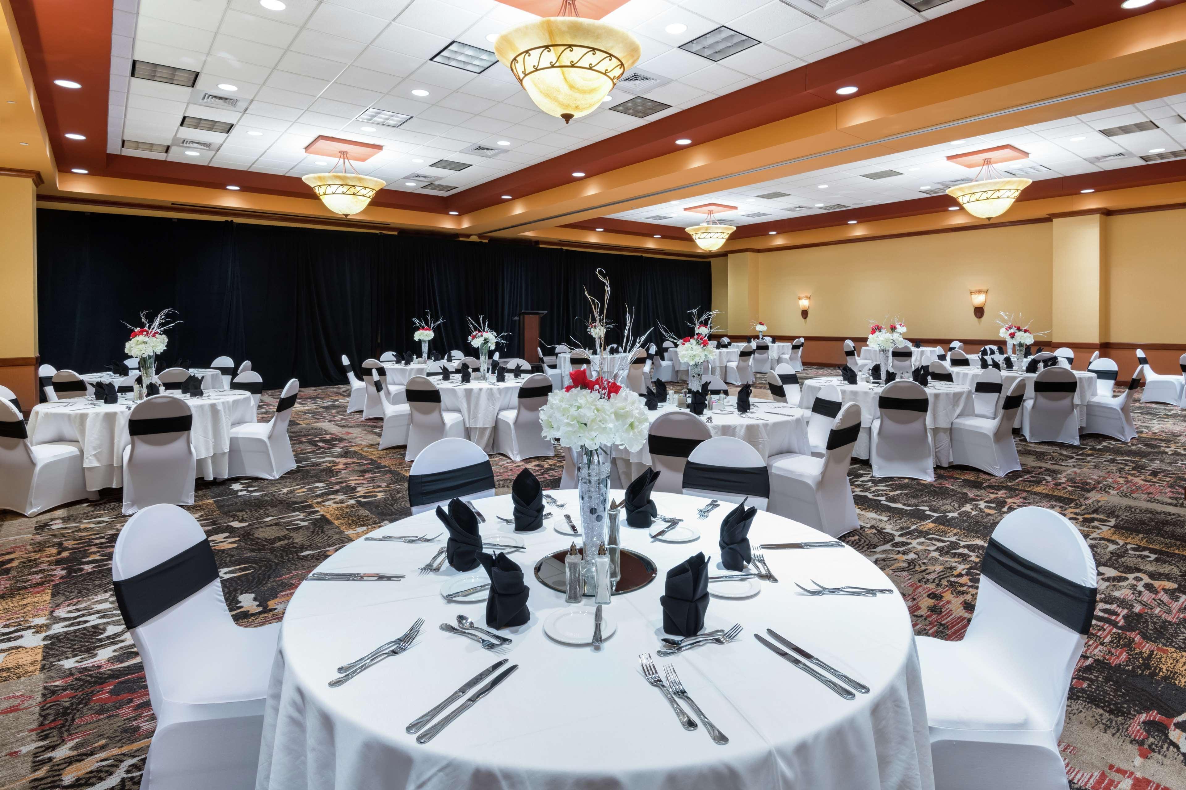 Hotel Embassy By Hilton Saint Louis Saint Charles