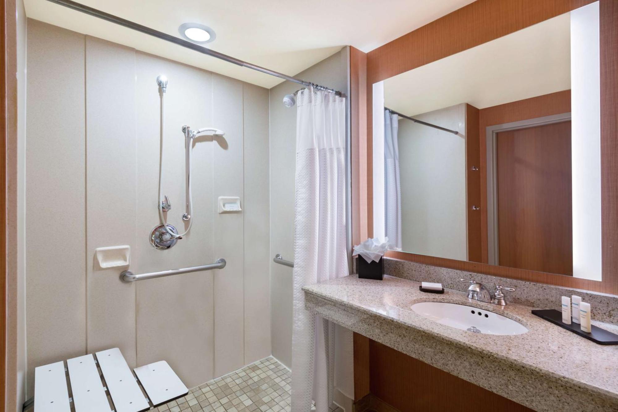 Hotel Embassy By Hilton Saint Louis Saint Charles