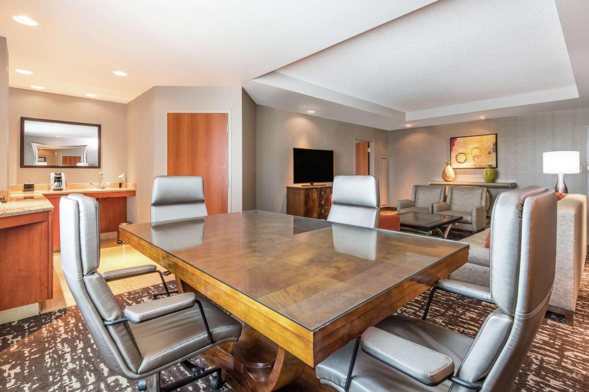 Hotel Embassy By Hilton Saint Louis