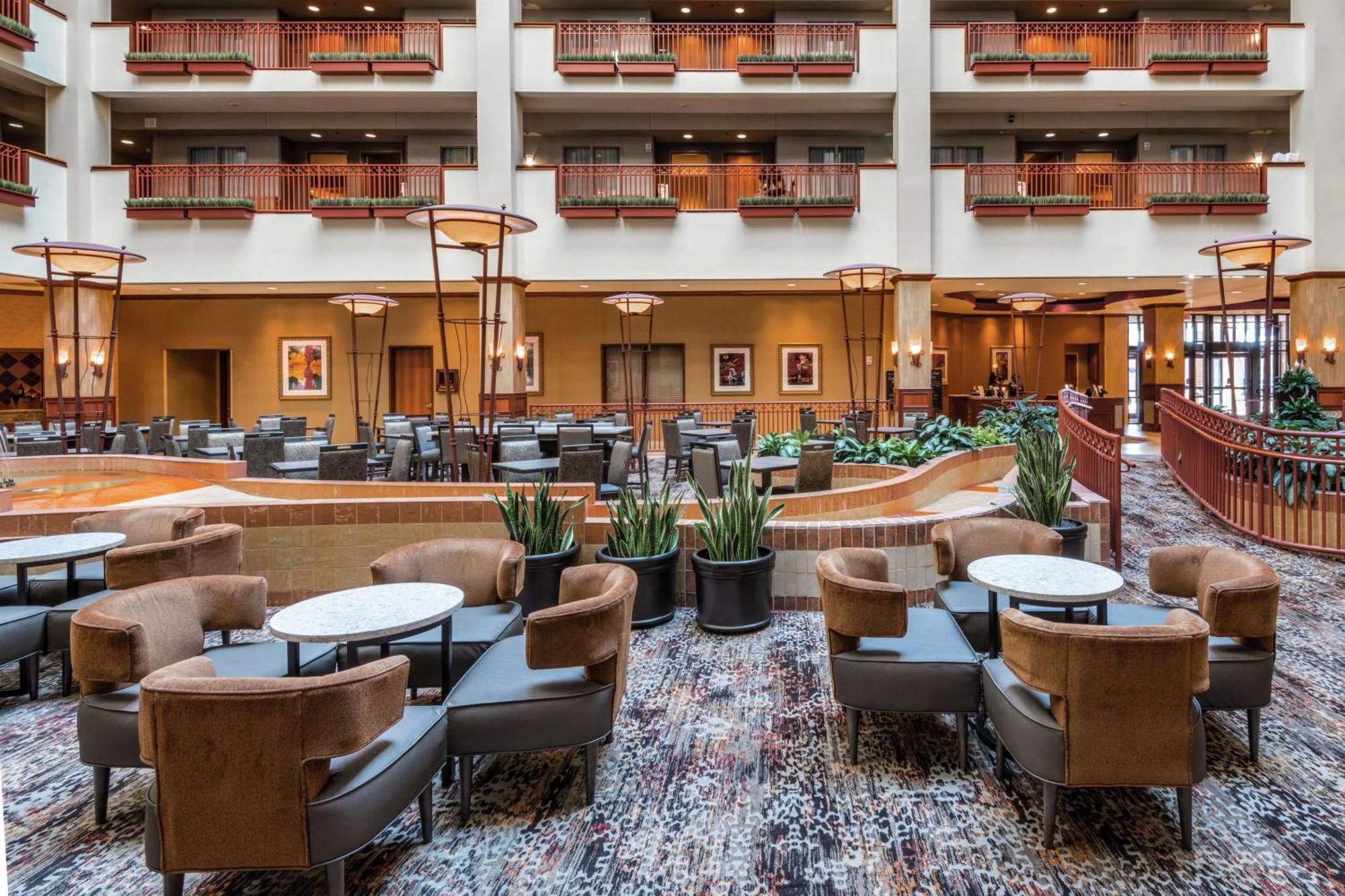 Hotel Embassy By Hilton Saint Louis Saint Charles