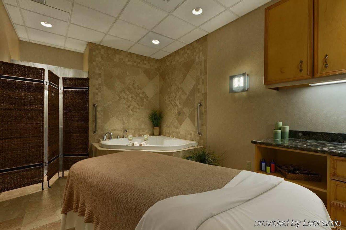 Embassy By Hilton Saint Louis 3*