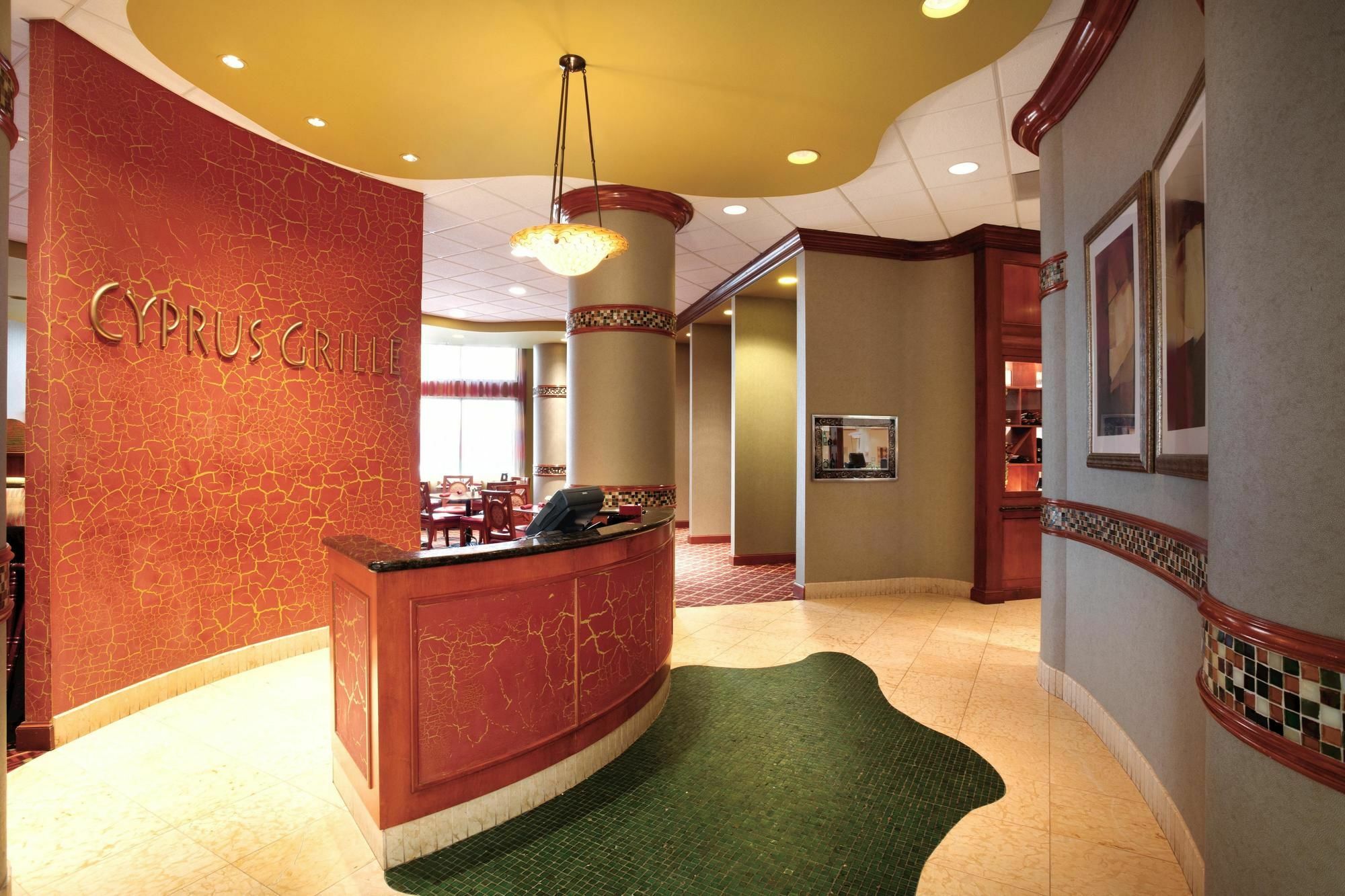 Embassy By Hilton Saint Louis 3*