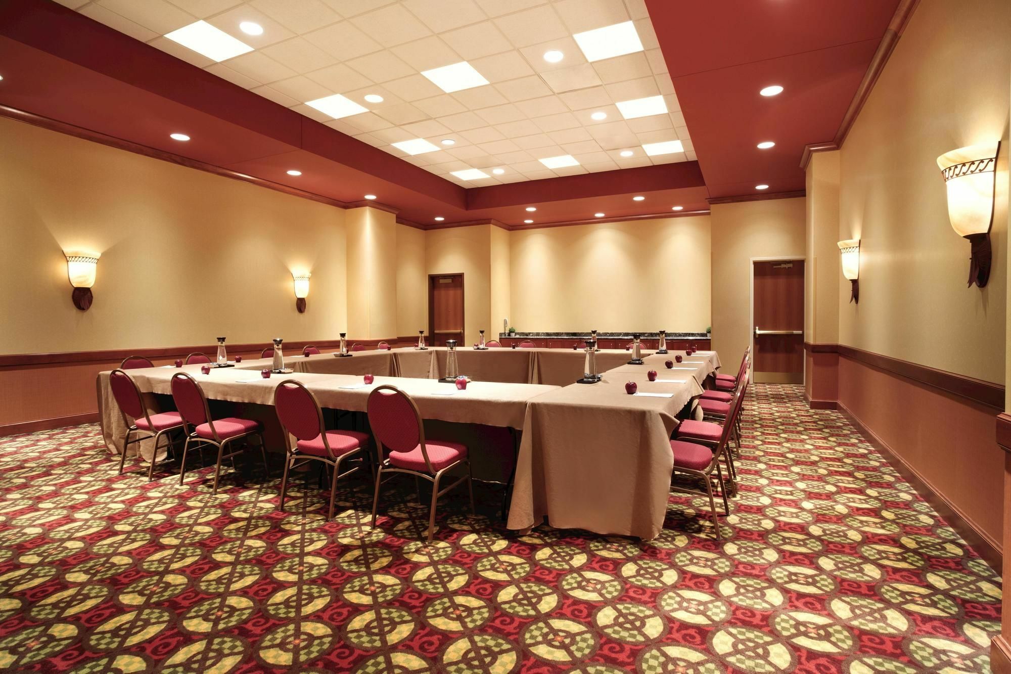 Embassy By Hilton Saint Louis Saint Charles
