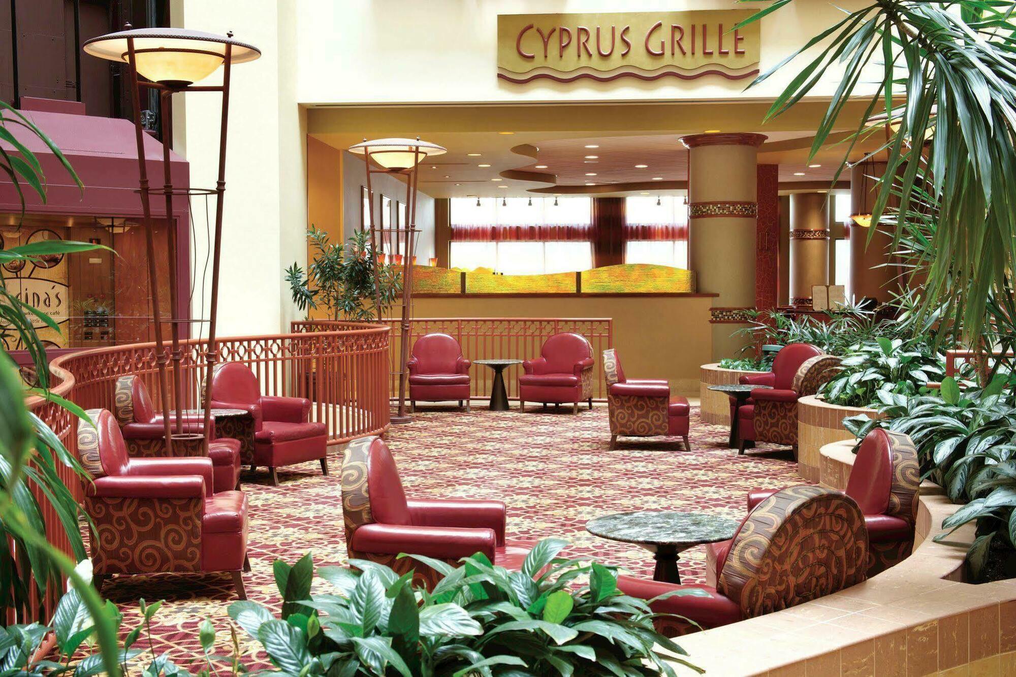 Hotel Embassy By Hilton Saint Louis 3*