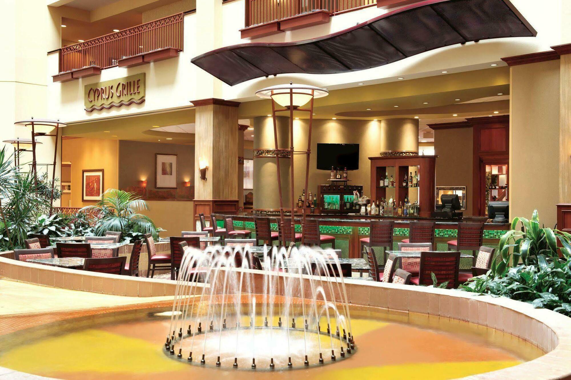 Hotel Embassy By Hilton Saint Louis 3*