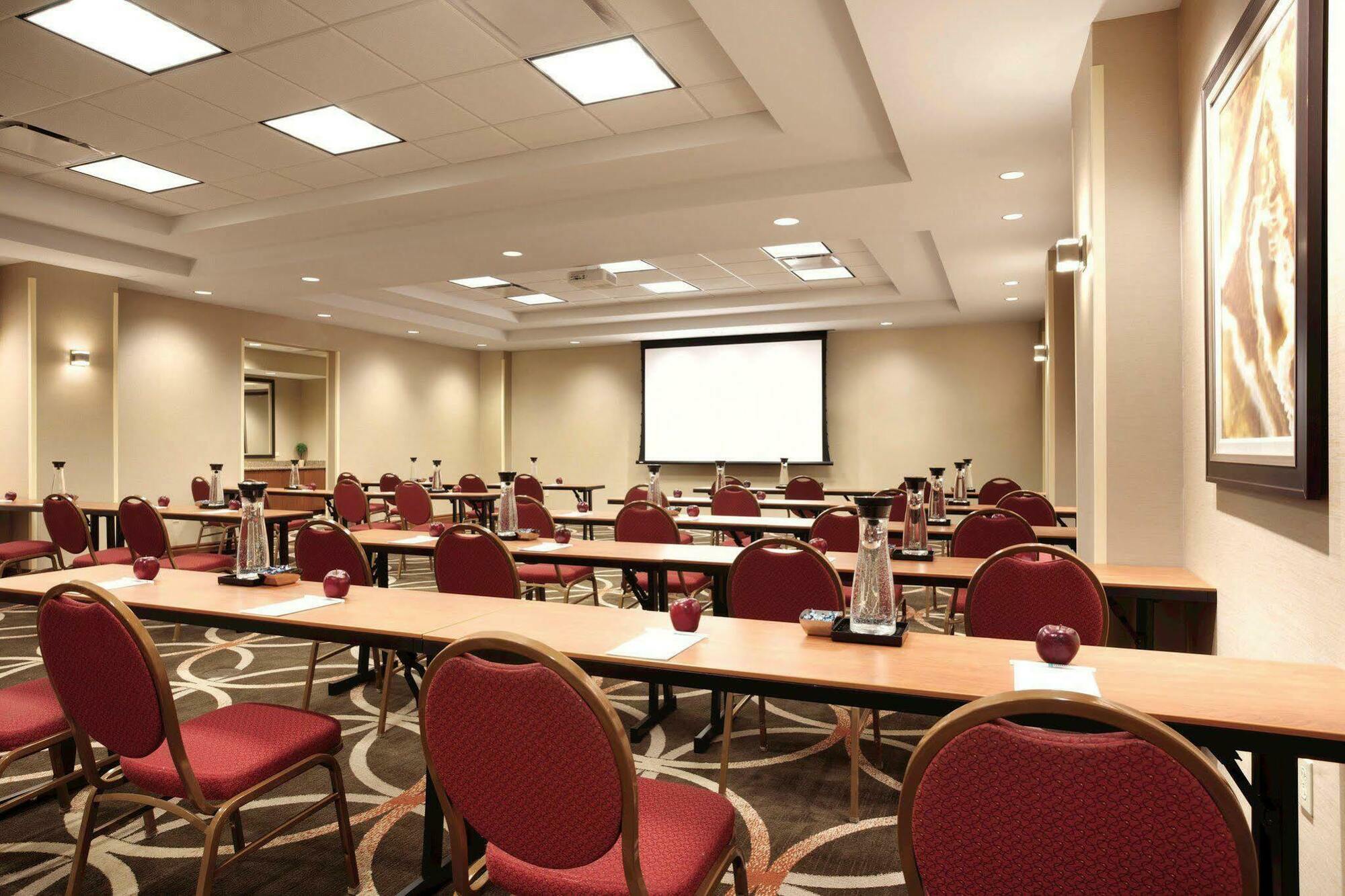 Hotel Embassy By Hilton Saint Louis